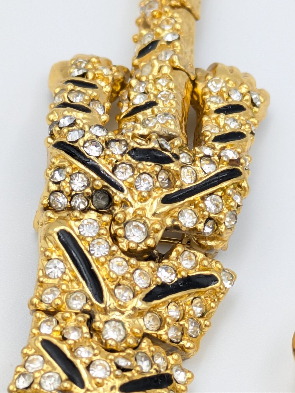 Mixed jewelry lot vintage to modern articulated tiger shoulder brooch, pendants - Picture 9 of 10